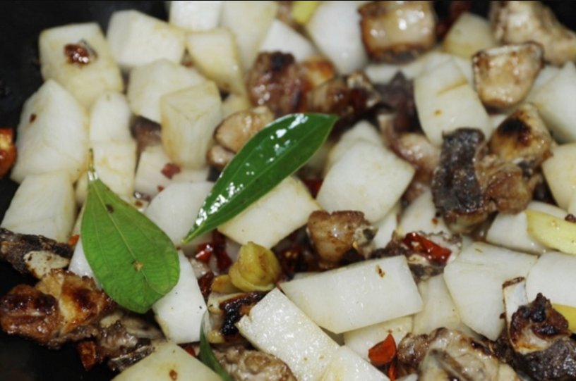 Công thức sườn kho củ cải ấm bụng đông về 2 suon kho cu cai 3 1702725881313202469993