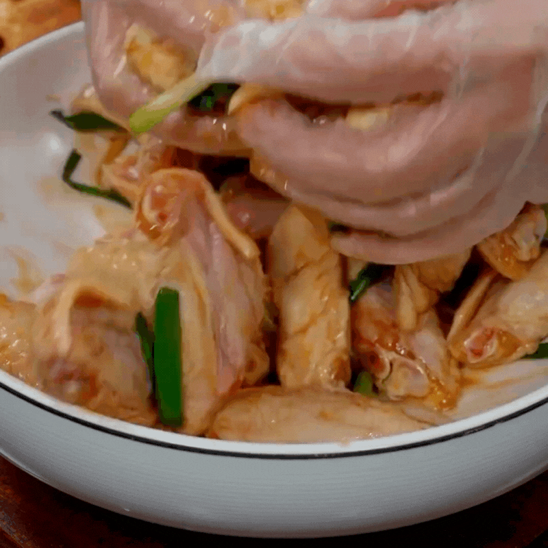 Vẫn là cánh gà chiên giòn, nhưng đây mới là cách các đầu bếp nổi tiếng thực hiện 3 cach lam canh ga chien gion 2 1712937765867191907207