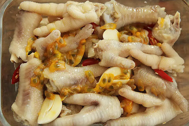 Mách bạn cách làm chân gà chua cay hấp dẫn đón Tết Nguyên đán 2024, ăn giải ngán "siêu cuốn" - Ảnh 5. Mách bạn cách làm chân gà chua cay hấp dẫn đón Tết Nguyên đán 2024, ăn giải ngán "siêu cuốn" - Ảnh 5.