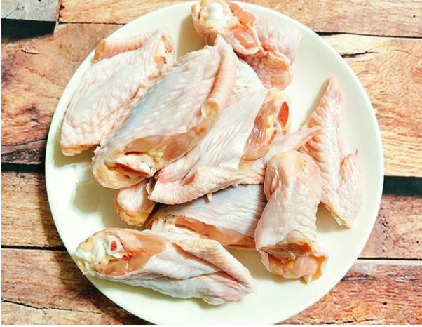 Thịt lợn đắt, cùng đổi món bằng cánh gà chiên mắm giòn, ngon, cả nhà đều thích 2 1 3