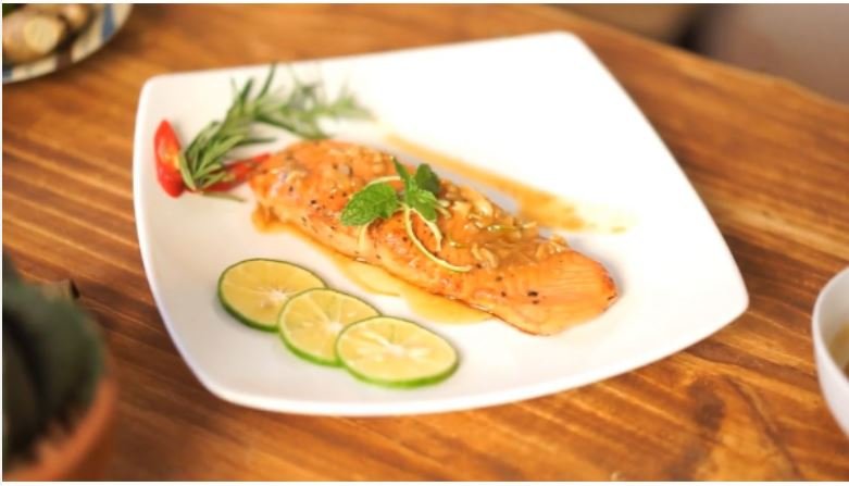 Các cách làm cá hồi áp chảo sốt bơ chanh và sốt cam thơm ngon, đậm đà 2 1 7