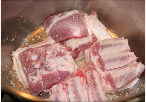 Hướng dẫn cách làm thịt kho nước dừa bằng nồi áp suất 4 24 1