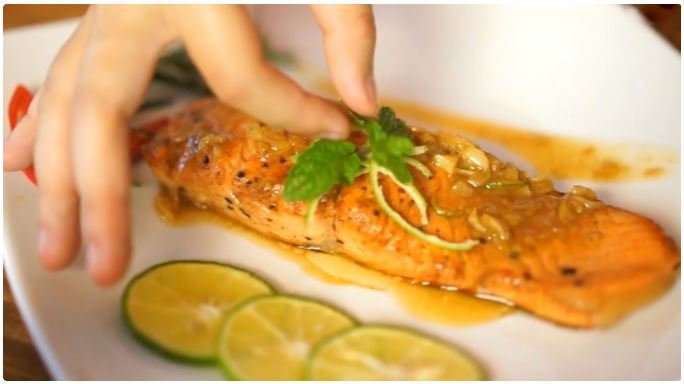 Các cách làm cá hồi áp chảo sốt bơ chanh và sốt cam thơm ngon, đậm đà 7 6 7