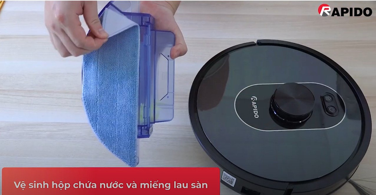 Vệ sinh khoang chứa nước và rẻ lau