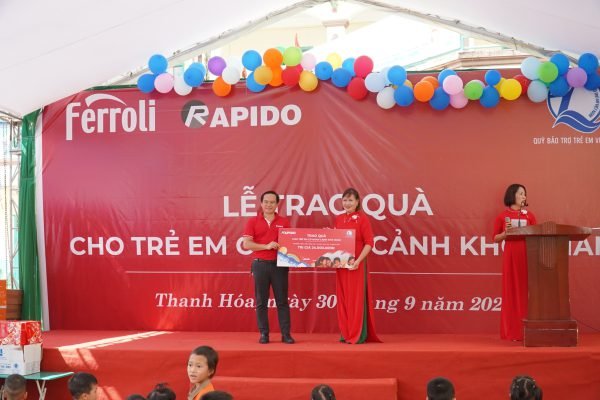 Oddo tài trợ quà tặng từ thiện cho các điểm trường khó khăn