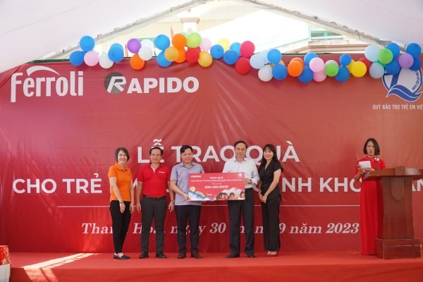 Oddo tài trợ quà tặng từ thiện cho các điểm trường khó khăn