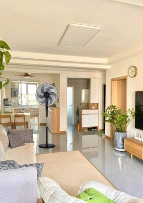 Quạt Đứng Hay Quạt Điều Hòa: Lựa Chọn Nào Tốt Nhất Cho Mùa Hè 2025? 6 Chọn màu quạt có độ tương phản nhẹ với màu nội thất.