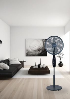 Cách chọn quạt đúng: 6 bí quyết giữ mát cho mùa hè 2 Ảnh 1: quạt đứng phù hợp với không gian nhỏ